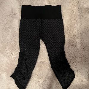 Great lulu lemon work out pants capri